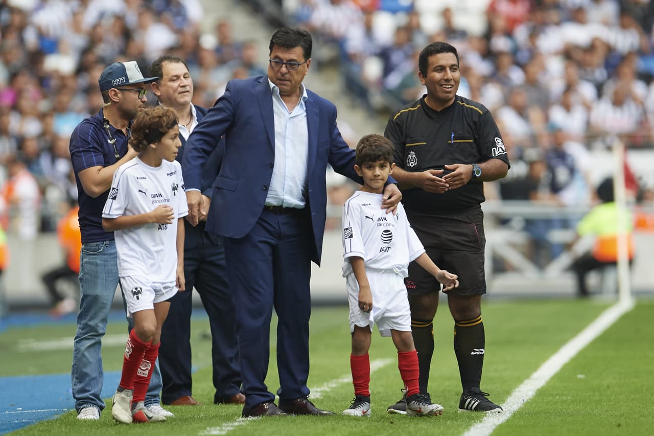 La despedida tuvo al técnico argentino Daniel Passarella, quien decidió la contratación de Erviti a Monterrey en 2002.