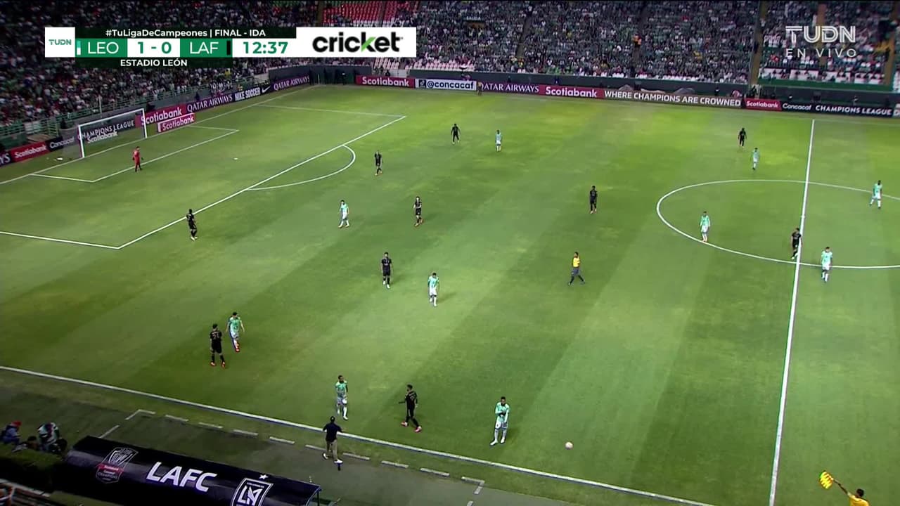 ¡TIRO ATAJADO! disparo por Ángel Mena.