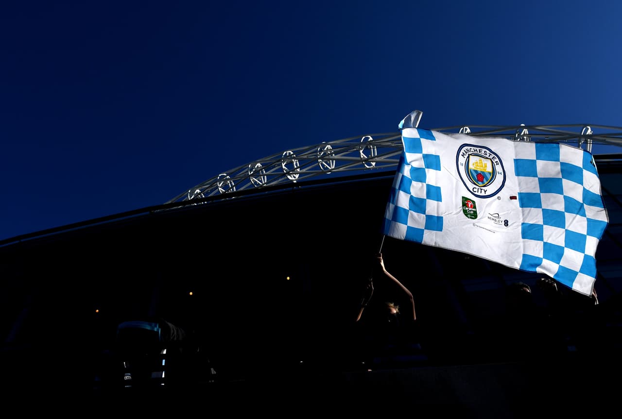 Los fanáticos de Manchester City y Chelsea le dan un colorido especial a la fiesta en Wembley por la Final de la Carabao Cup, tradicionalmente conocida como la Copa de la Liga de Inglaterra.