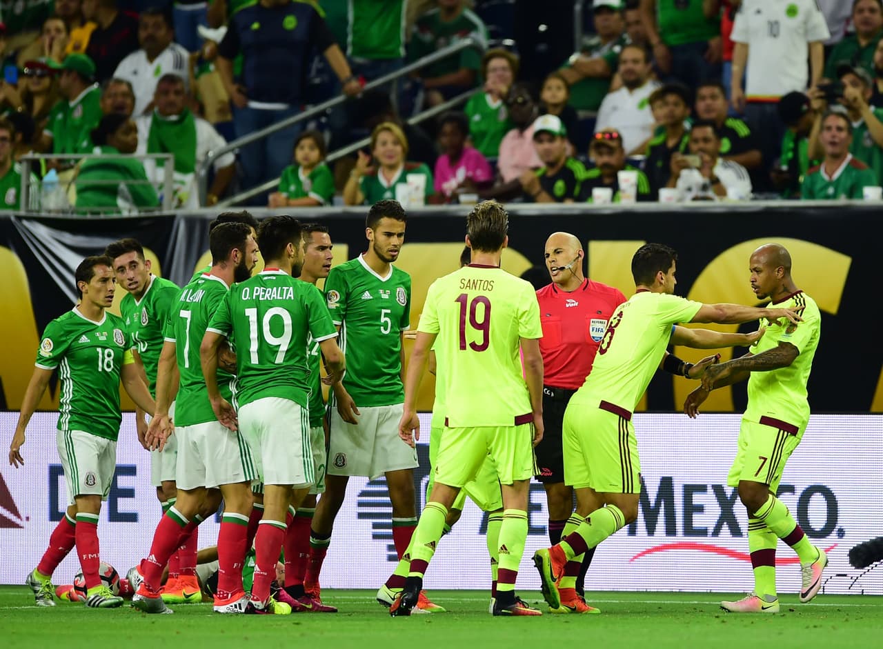 La fuerte entrada sobre Lozano terminó de ser el impulso que México necesitaba para meterse en el partido. La patada despertó la garra y coraje en el equipo azteca.