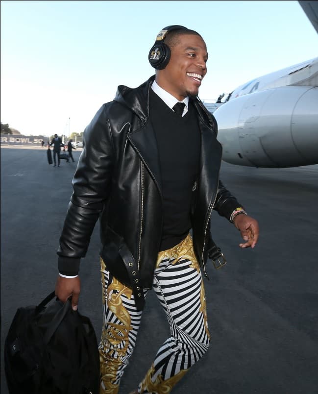 Viajando, jugando, no importa en dónde esté Cam siempre está a la moda. (Foto: Perry Knotts via AP)