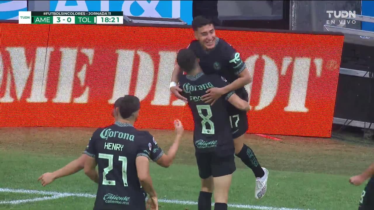 ¡TIRO ATAJADO! disparo por Roger Martínez.