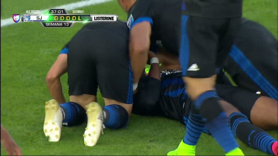 Goooolll!! ${PLAYER} mete el balón y marca para San Jose Earthquakes