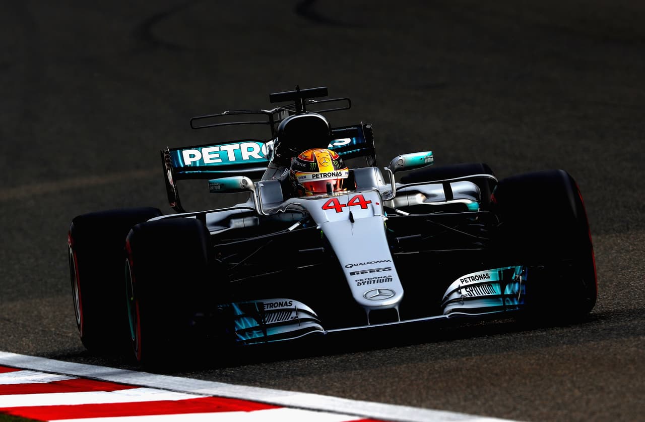 Lewis Hamilton sorprende a Sebastian Vettel y saldrá desde la 'pole' en Shanghái