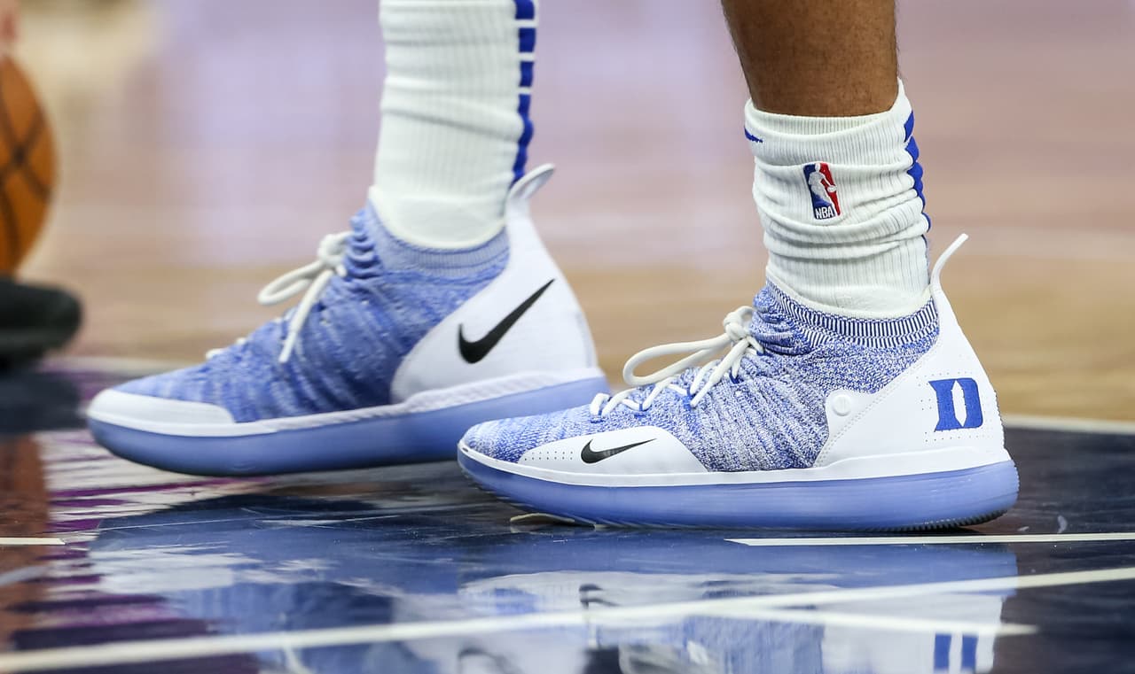 Quinn Cook de los Golden State Warriors utilizó estos Nike KD 11 con el logo de los Duke Blue Devils ante los Minnesota Timberwolves. Honrando su Alma Mater.