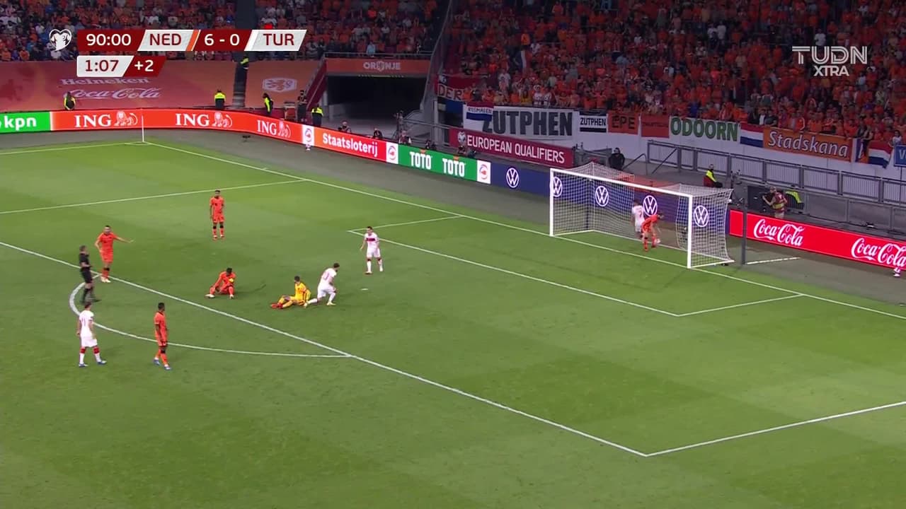¡GOL!  anota para Turquía. Cengiz Ünder