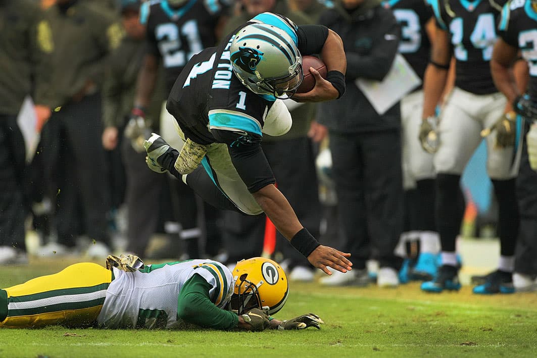 El juego entre Carolina y Green Bay de la semana 9 de la NFL tuvo varias imágenes que no se vieron en primera instancia, aquí te presentamos las mejores de ellas.