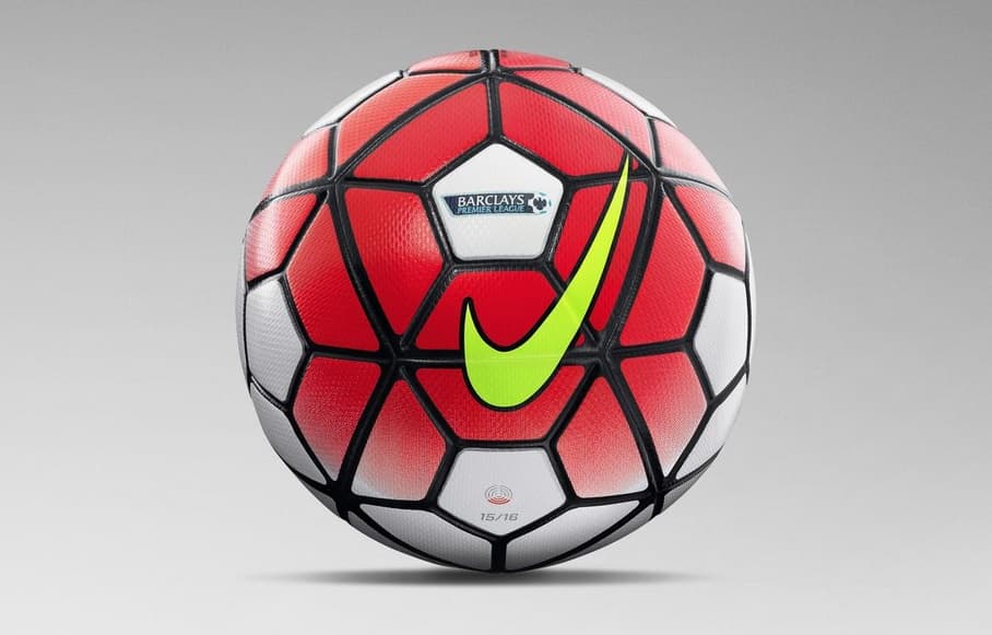 El Nike Ordem 3 ofrece un vuelo equilibrado, toque consistente y máxima visibilidad gracias a la tecnología Nike Aerowtrac. El diseño geométrico de 12 paneles del Ordem 3 mejora el vuelo al mismo tiempo que distribuye uniformemente la presión por todo el esférico.