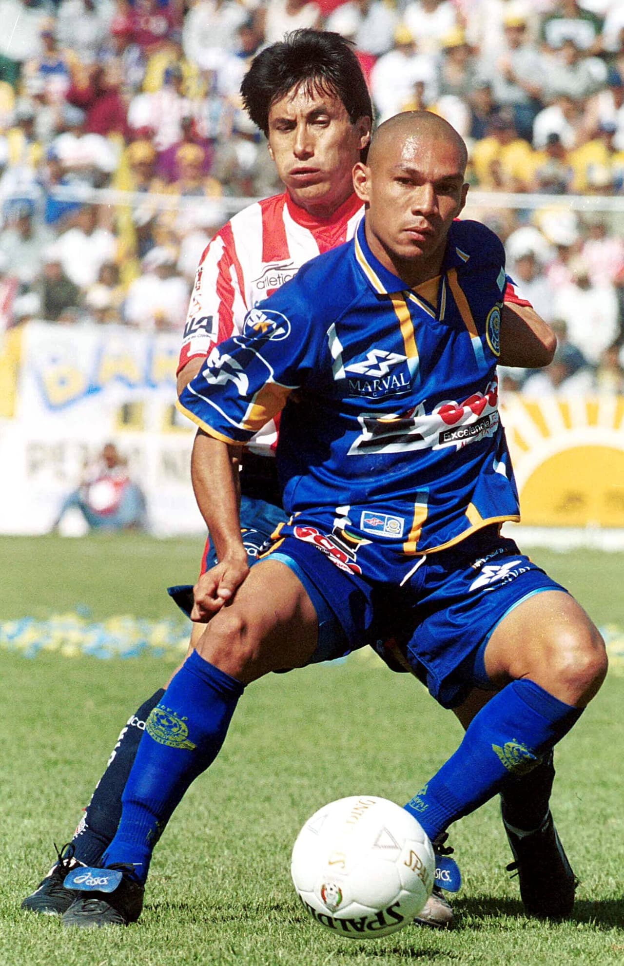 Fue comprado por las Chivas en el 2001.