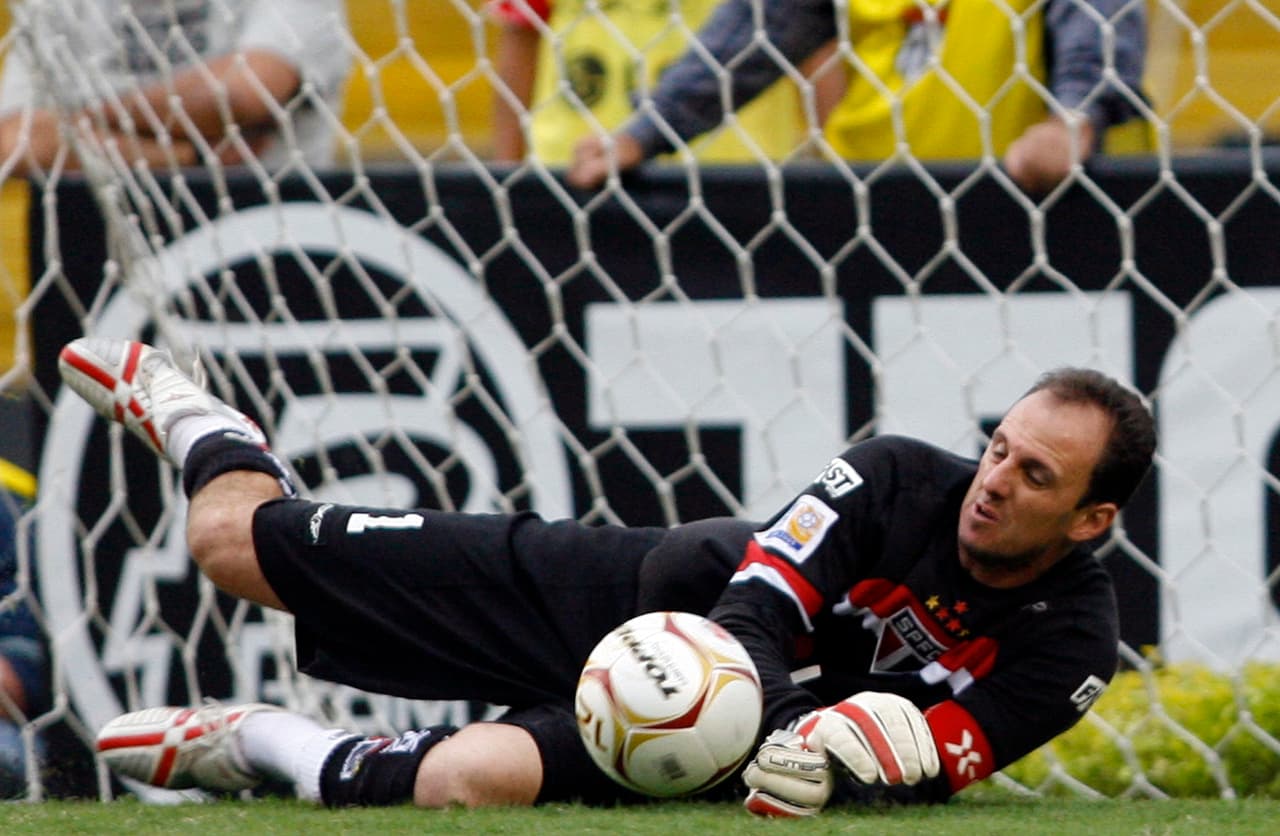 Durante sus 25 años de carrera, Ceni logró conqusitar 26 títulos, 11 en Brasil y 15 internacionales.