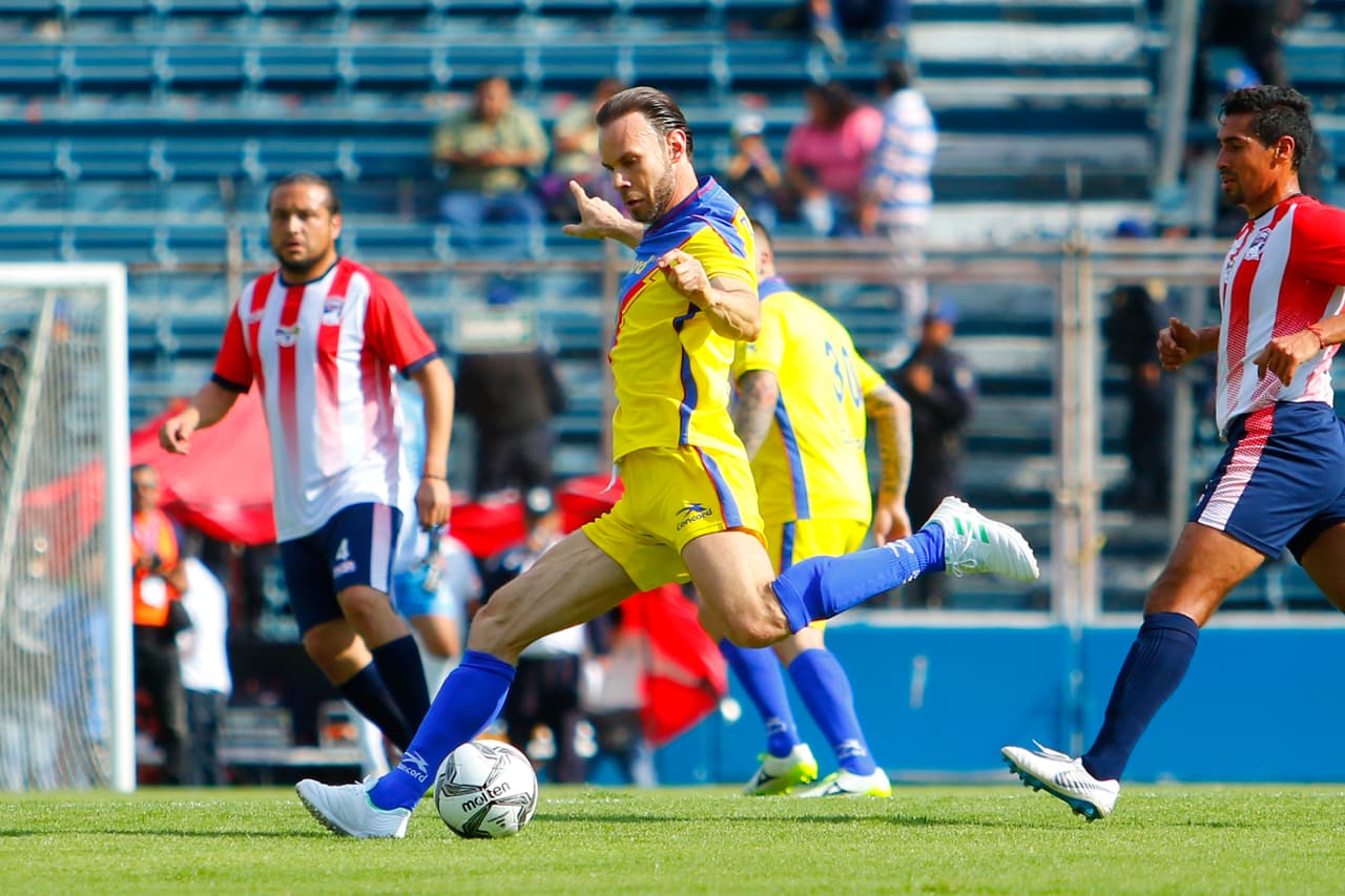 Luis Roberto Alvez 'Zague' fue otra de las leyendas americanistas presente en el juego de este sábado.