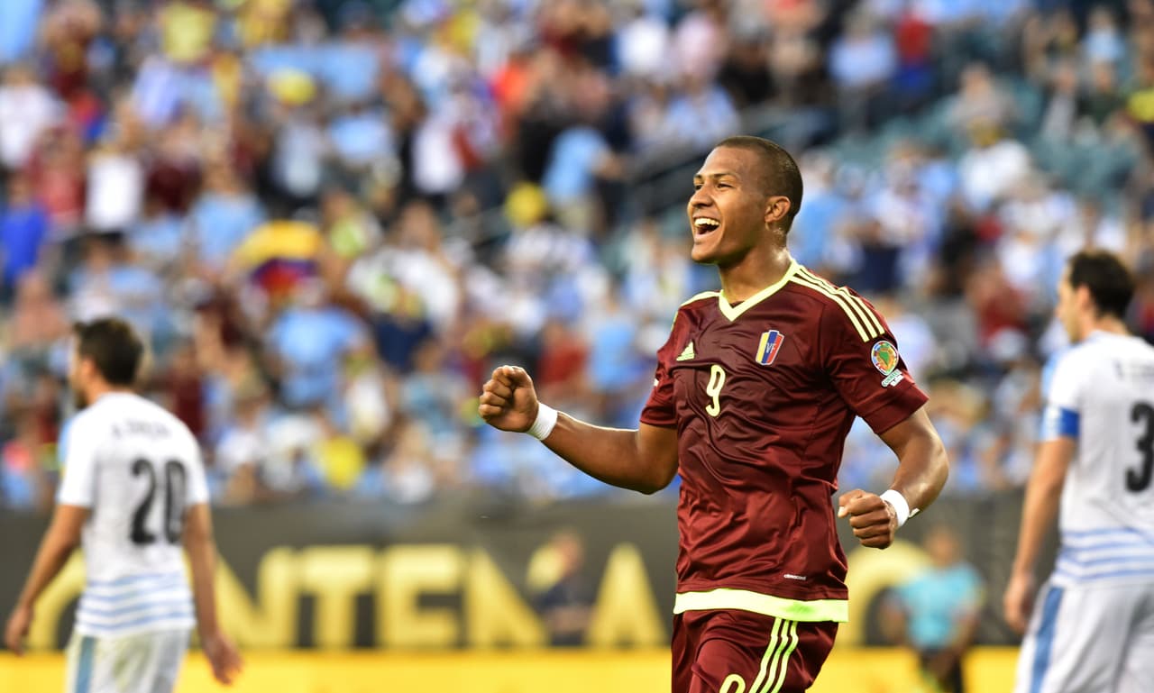 Su goleador Salomón Rondón, uno de los veteranos vigentes, es una de las piezas más peligrosas contra Uruguay.