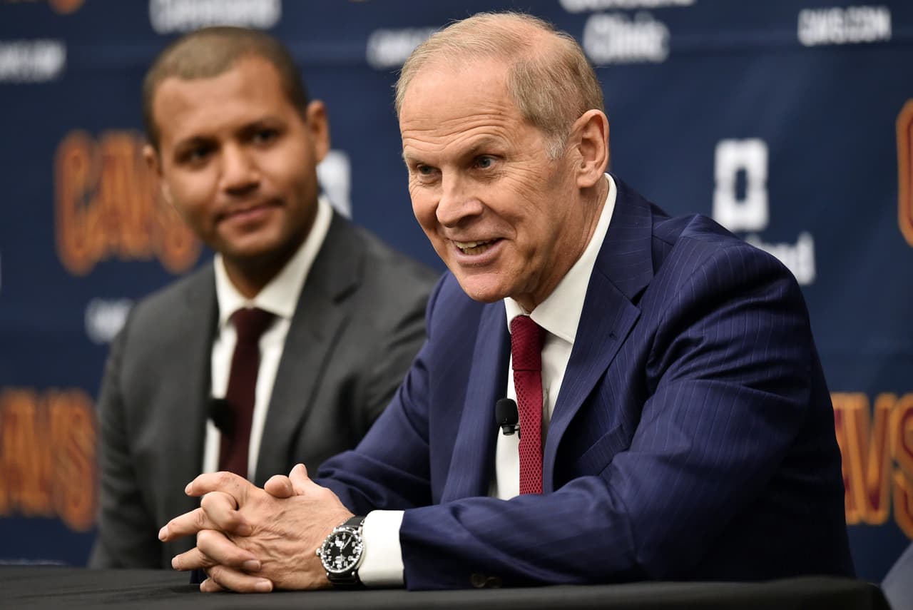 Y como se había anunciado desde el pasado 13 de mayo, el elegido fue el entrenador de la Universidad de Michigan, John Beilein, y será contratado como el nuevo head coach del equipo en un contrato de 5 temporadas.