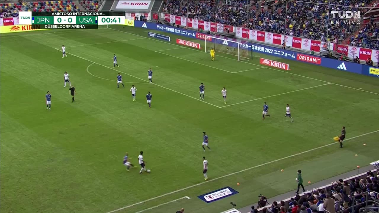 ¡TIRO ATAJADO! disparo por Junya Ito.