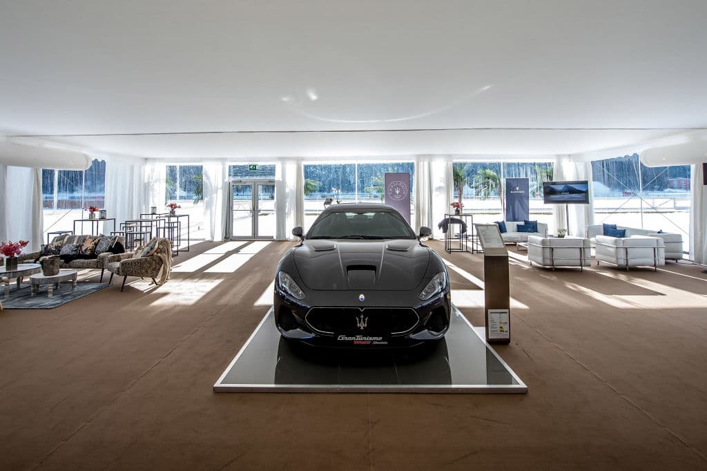 Este es el carro de Lionel Messi, un Maserati Gran Turismo: 180.800 euros.