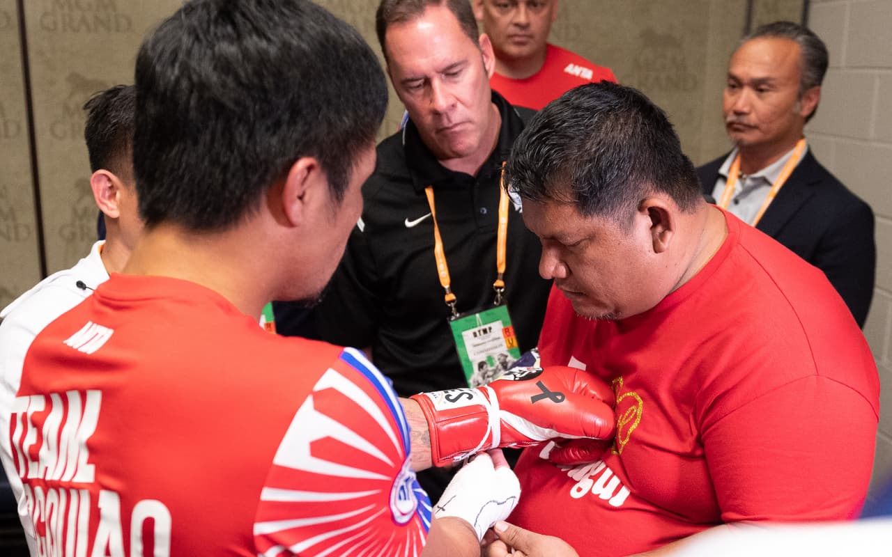 A sus 40 años, Pacquiao calló bocas con un tremendo despliegue de fortaleza y rapidez. Thurman cayó en el primer round y entregó su cetro wélter AMB al filipino.