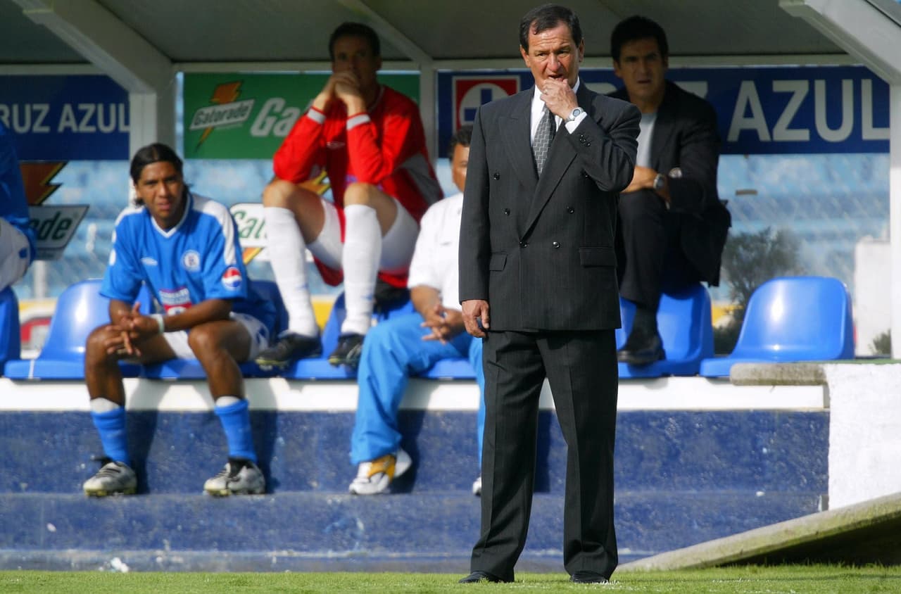 Enrique Meza asumió en marzo del 2003 y, durante el año que estuvo en el banquillo de Cruz Azul, su rendimiento fue de 46,97 por ciento de efectividad.