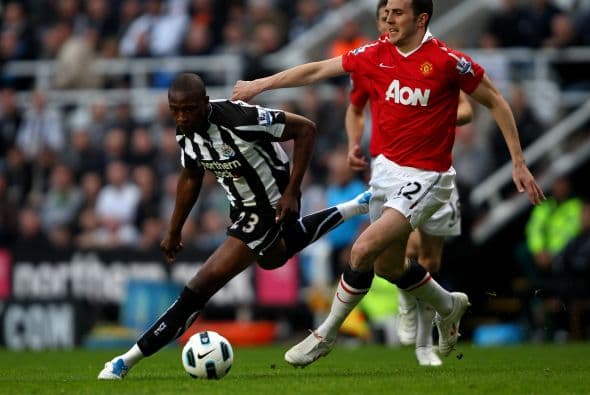 El conjunto de los 'Magpies', que era local, prefirió dejarle la iniciativa del duelo a los visitantes.