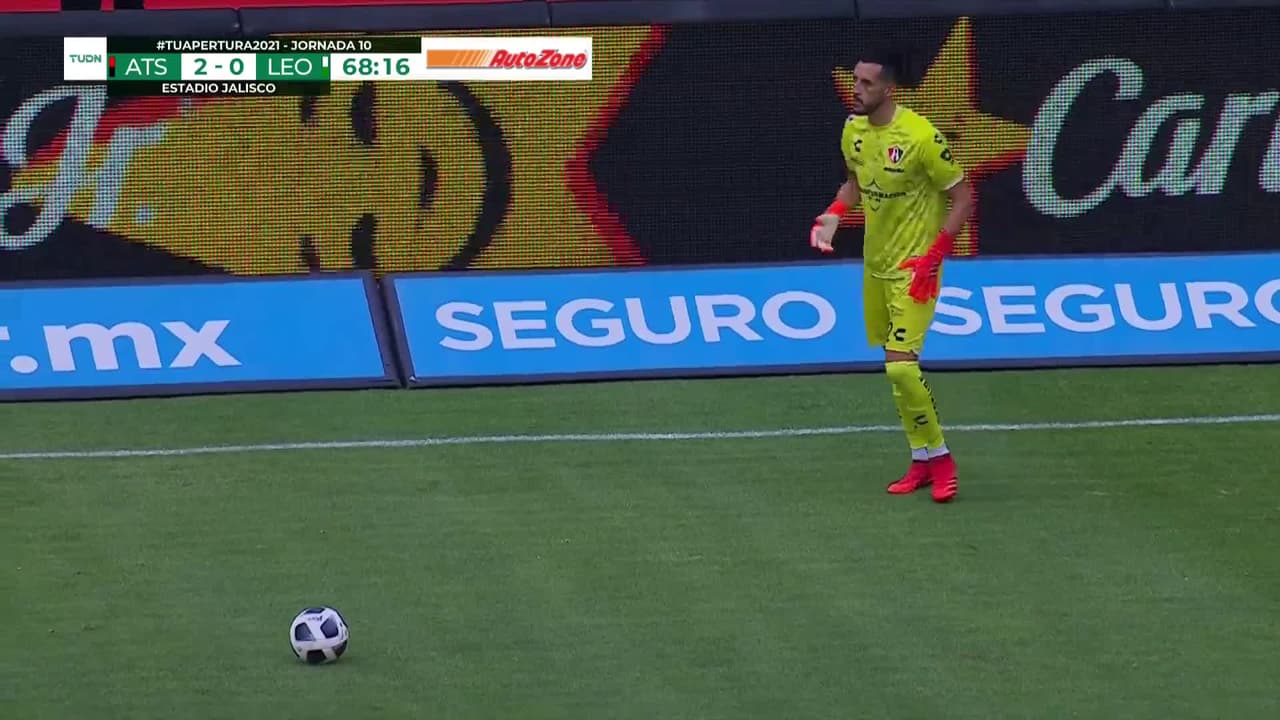 ¡TIRO ATAJADO! disparo por Luis Reyes.