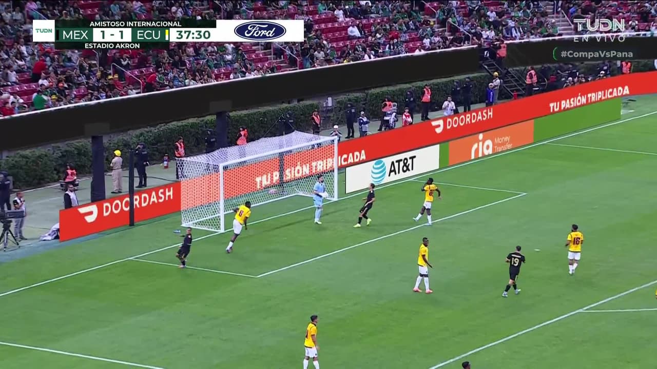 ¡TIRO ATAJADO! disparo por Érick Sánchez.