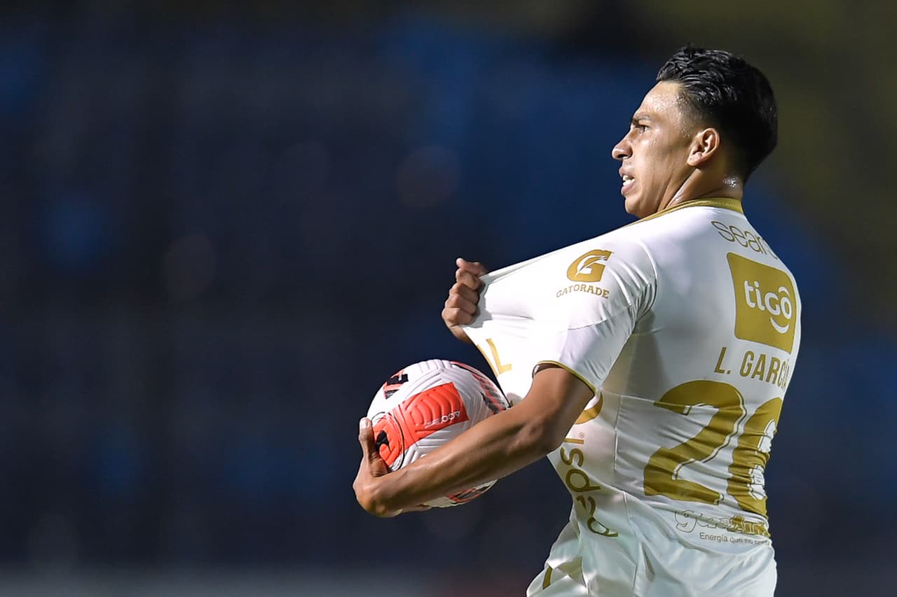 En 3 minutos, del 69 al 72, Comunicaciones clavó dos goles para seguir soñando con la remontada en casa.