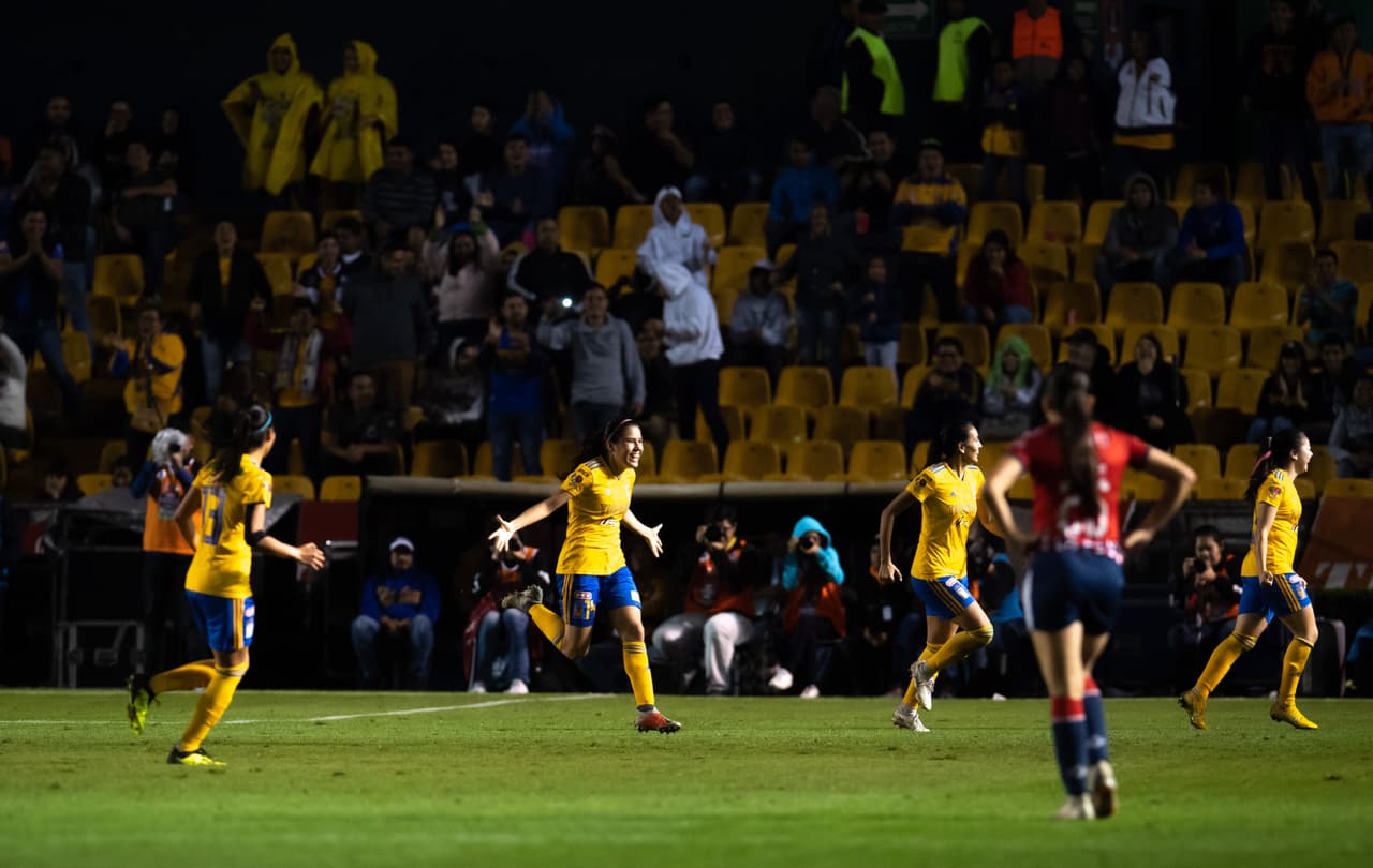 En un intenso y emotivo partido, que regaló seis goles, Tigres elimina a Chivas al vencer 4-2 a las Rojiblancas en el Estadio Universitario y avanzan a la Final de la Liga MX Femenil.