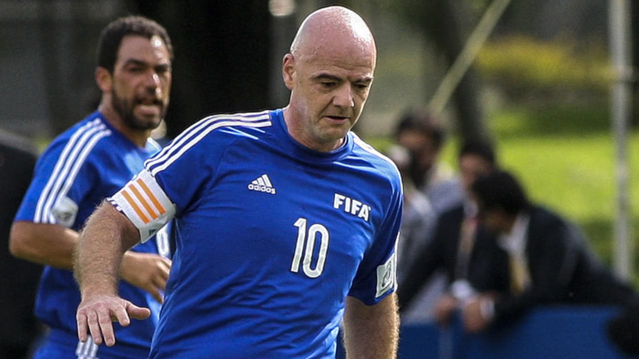 Infantino 'estrenó' el pasto de la inauguración de Qatar 2022