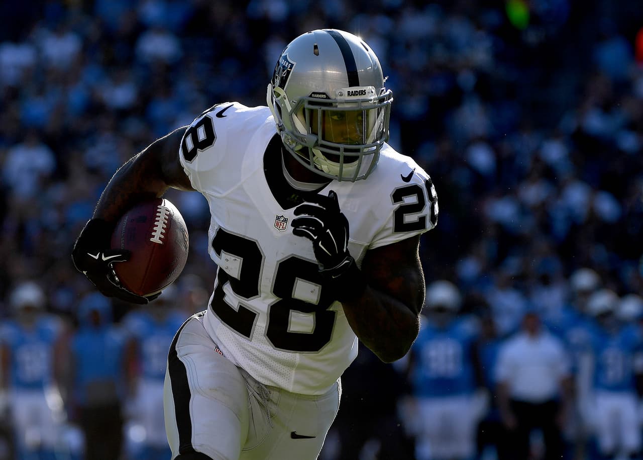 SAN DIEGO, CA - DECEMBER 18: Runningback Latavius Murray #28 of the Oakland Raiders runs for a gain during his team's game against the San Diego Chargers at Qualcomm Stadium on December 18, 2016 in San Diego, California. (Photo by Donald Miralle/Getty Images)