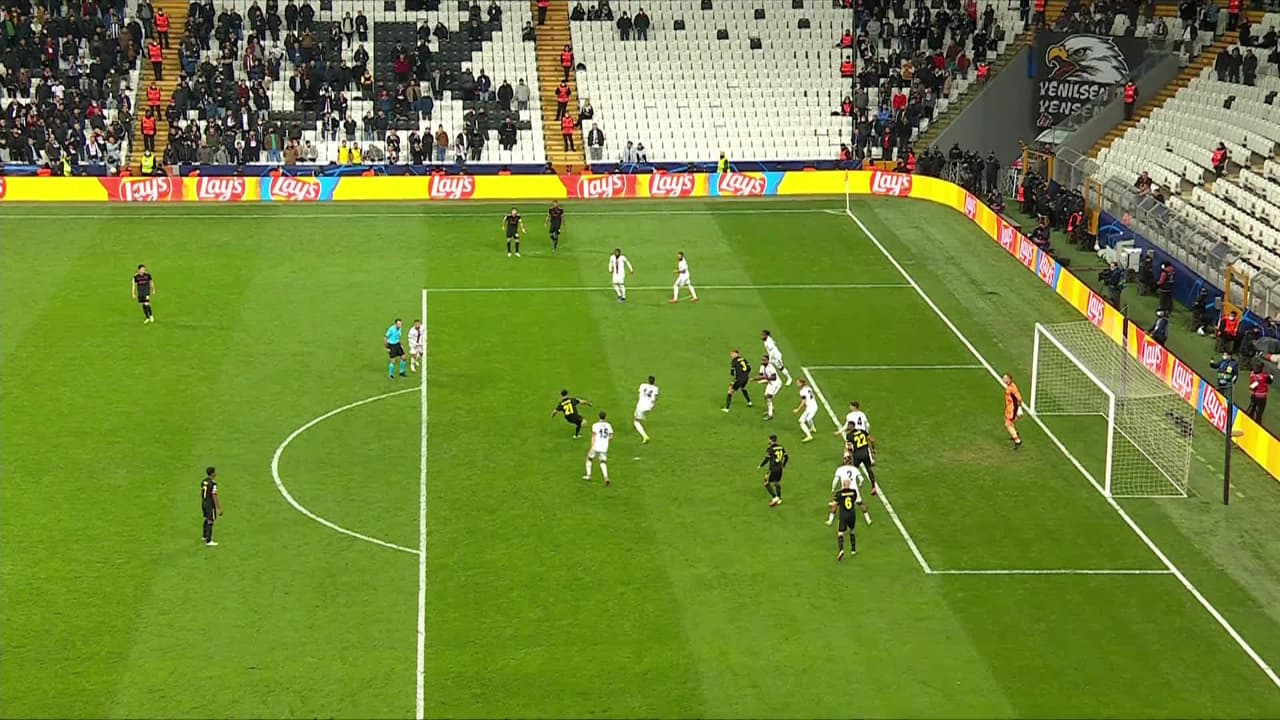 ¡GOL!  anota para Ajax. Sébastien Haller