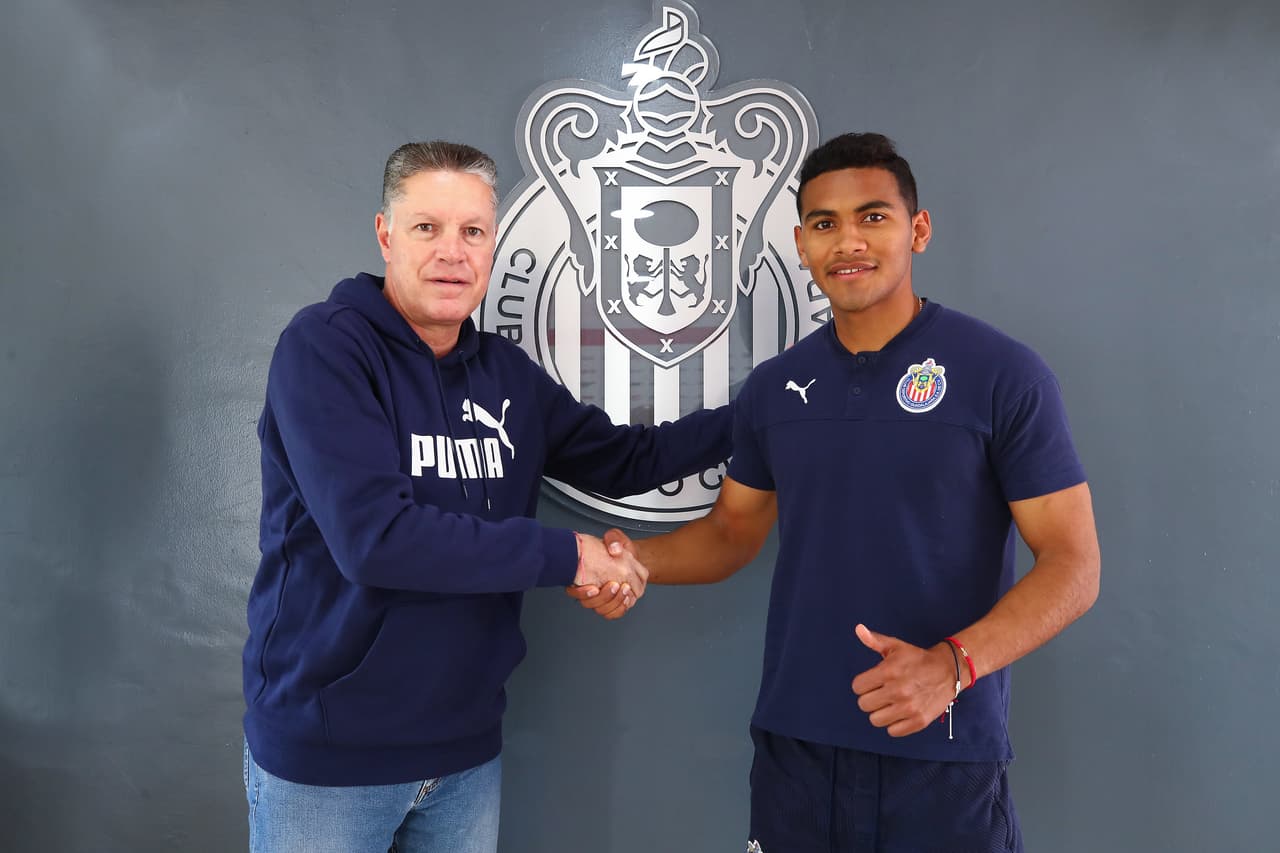 Gilberto 'Tiba' Sepúlveda renueva con Chivas