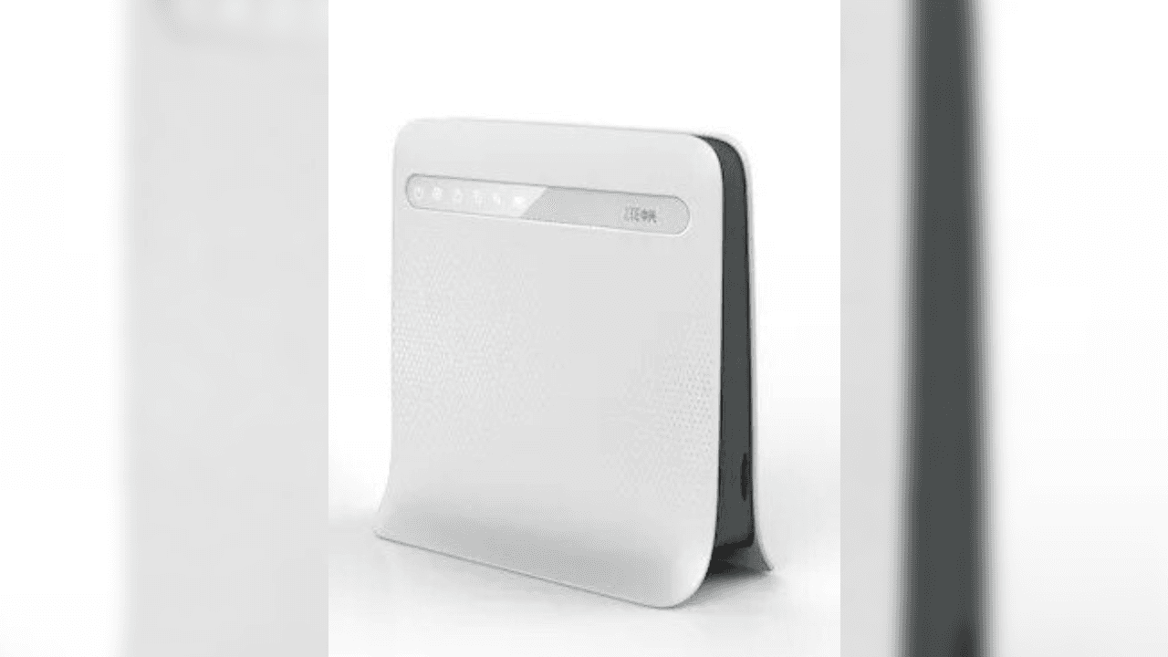 Cuando se dio a conocer el diseño de la nueva consola, varios usuarios publicaron fotos de artículos de casa, principalmente, refiriendo una similitud con el PlayStation 5.