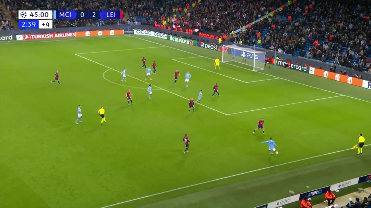 ¡TIRO ATAJADO! disparo por Erling Haaland.