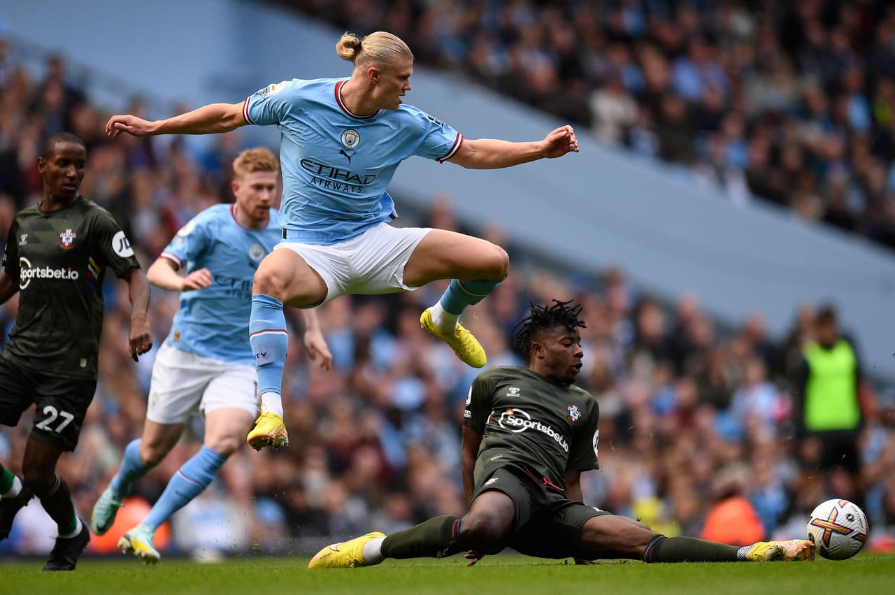 Manchester City aplastó 4-0 al Southampton con goles de Joao Cancelo, Phil Foden, Riyad Mahrez y Erling Haaland en la Jornada 10 de la Premier League.