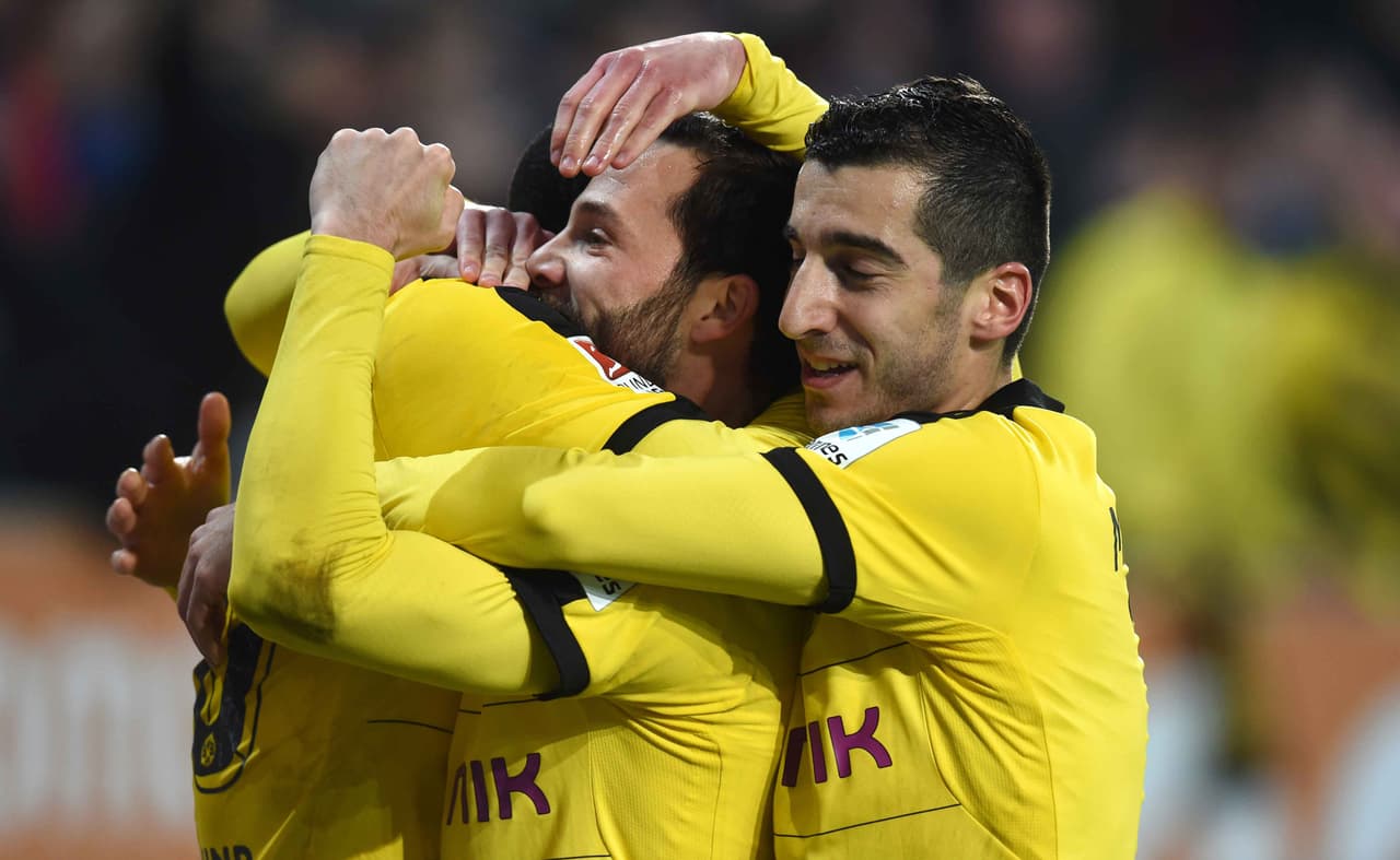 El Dortmund reacciona, remonta al Augsburgo y evita la fuga del Bayern