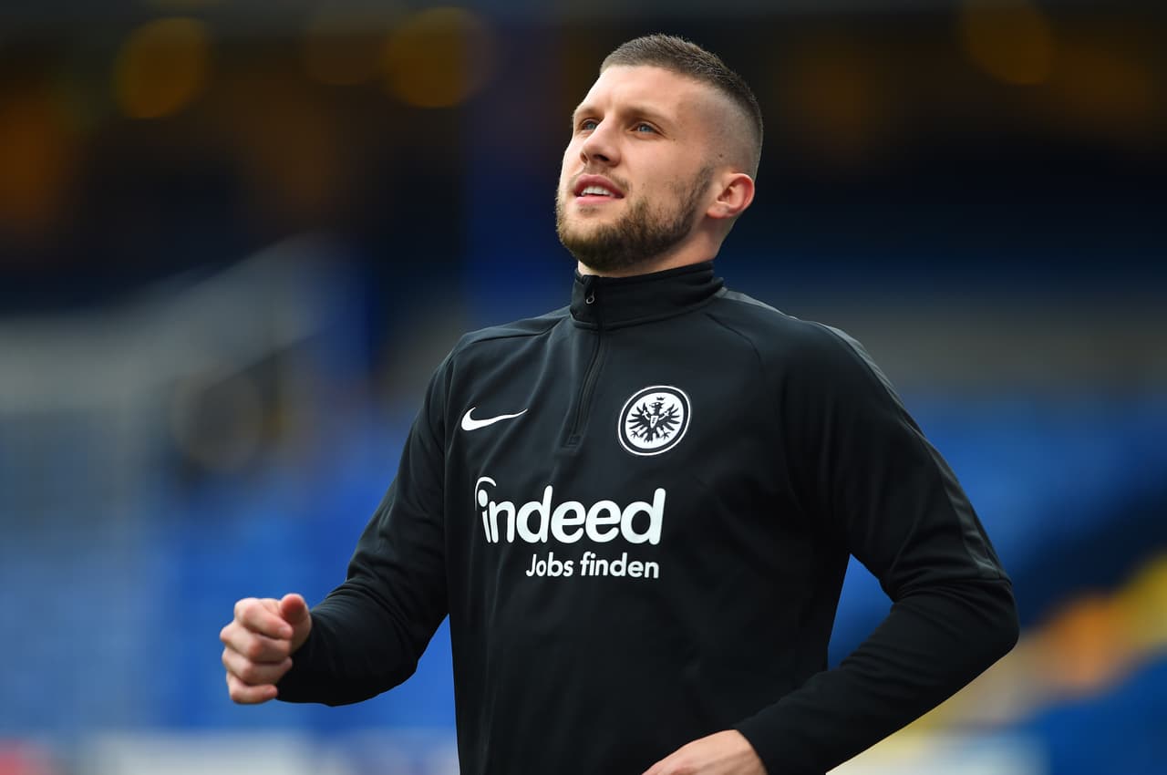 Del Eintracht Frankfurt el croata Ante Rebic también ha llamado la atención de varios grandes en Europa. Se dice que el Bayern es el equipo que más cerca tiene su fichaje.