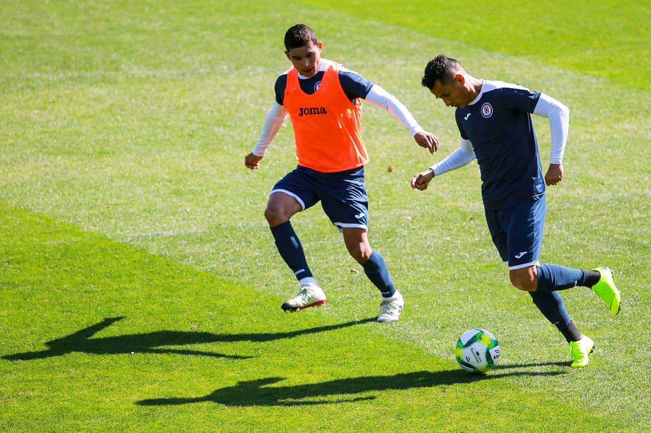 Orbelín Pineda y Yoshimar Yotún son dos de las nuevas piezas que buscan el primer triunfo en la Jornada 2 del torneo Clausura 2019 y por eso su entrega en la práctica celebrada en La Noria.