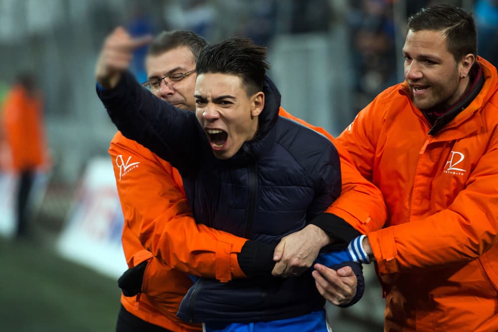 Este aficionado del Marsella mostró su indignación por el andar del club