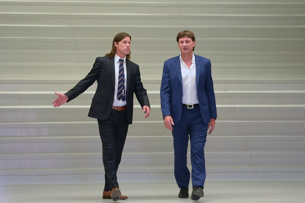 Matías Almeyda y Hernán Cristante intercambiaron puntos de vista minutos antes del inicio del encuentro.