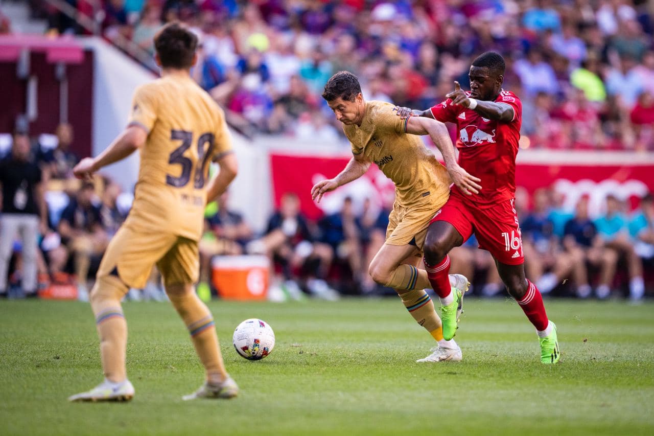 Barcelona se cansó de fallar pero terminó derrotando 0-2 al NY Red Bull en el cierre de su gira por Estados Unidos.