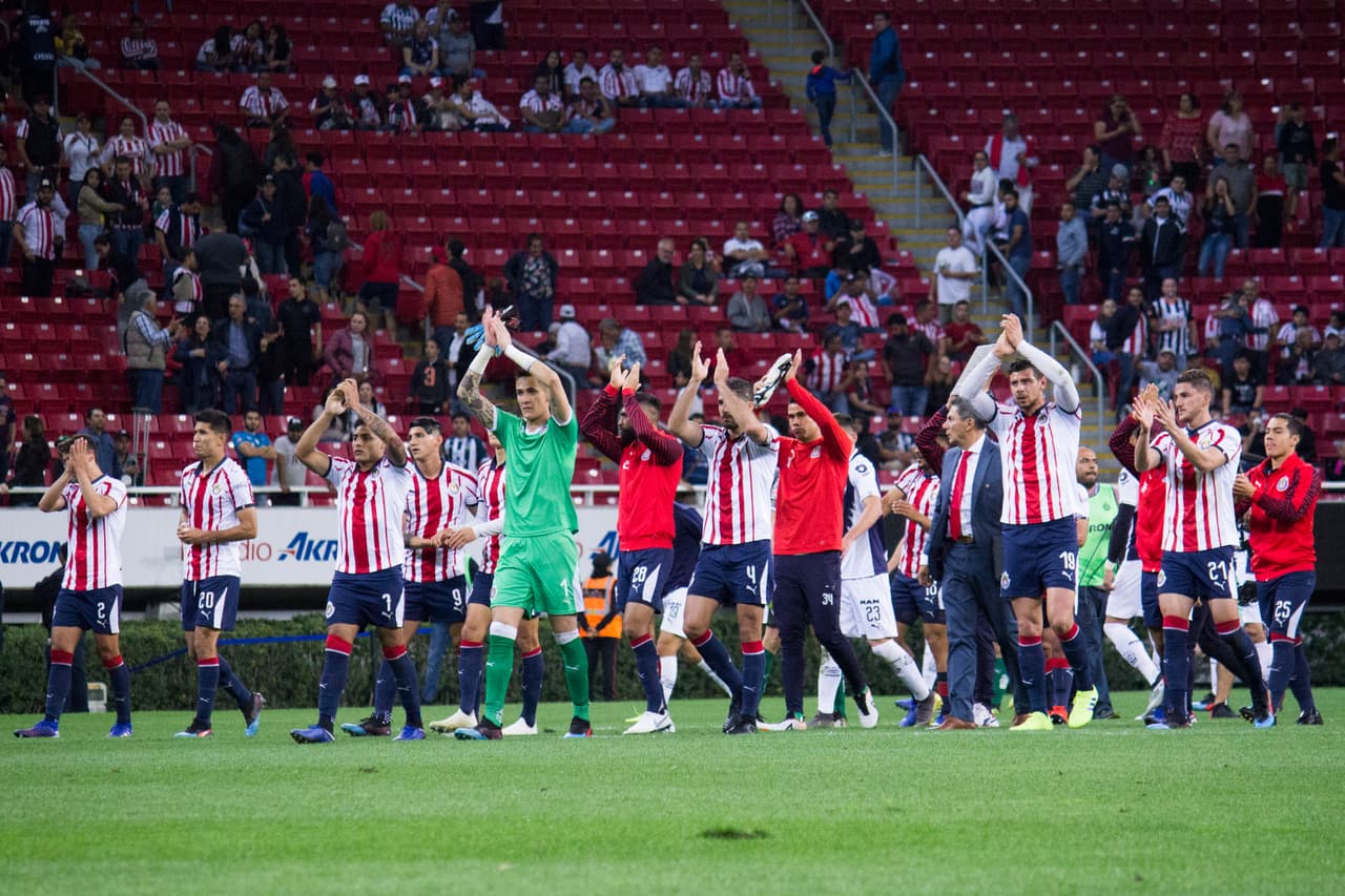 Chivas necesita un timonazo. Era evidente y así de claro lo dejó la directiva con la decisión de este domingo; aunque Alberto Coyote queda como técnico interino es hora de recuperar el rumbo.