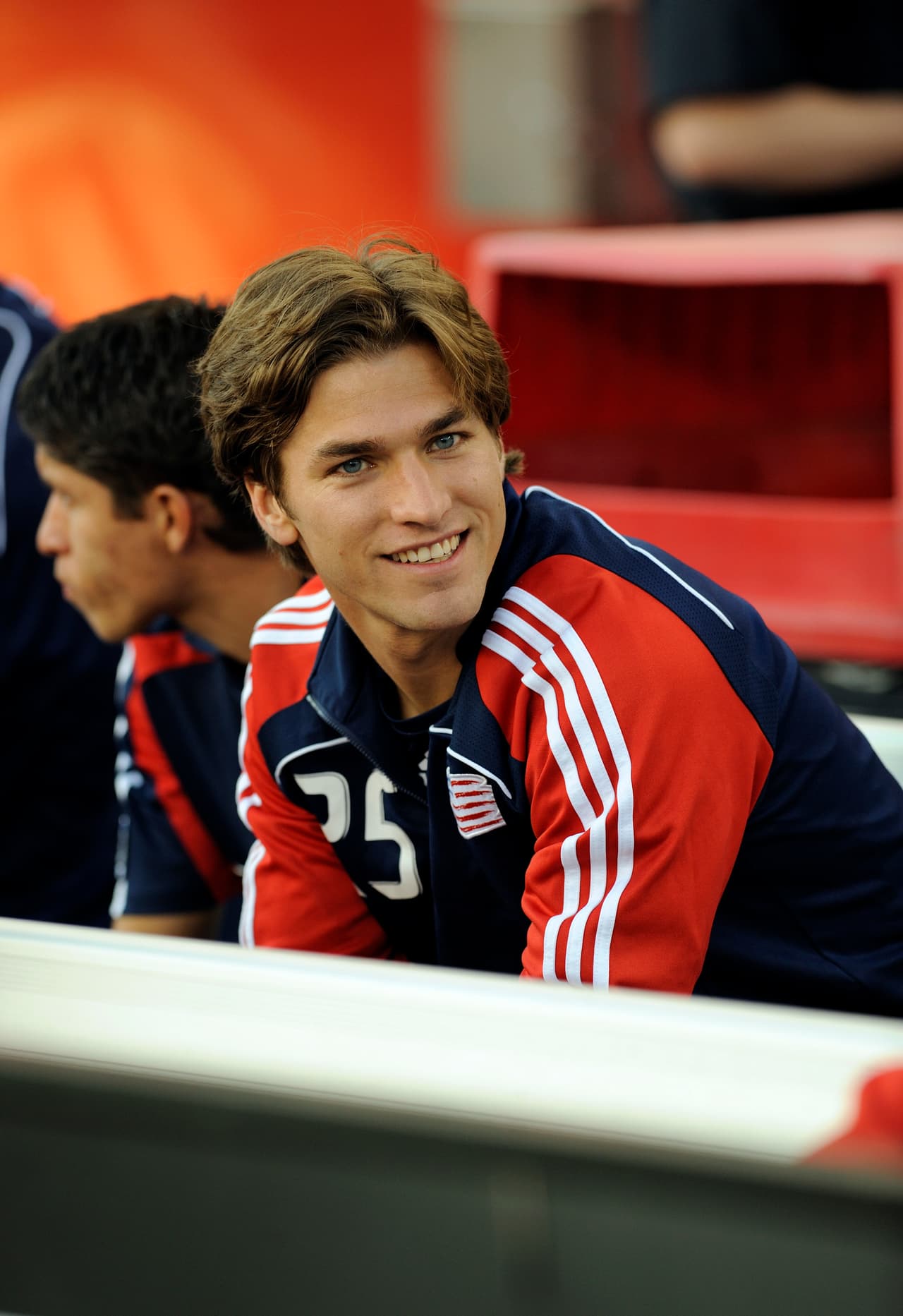 El estadounidense Chase Hilgenbrinck debutó con el Huachipato de Chile, pasó por Deportes Naval y Ñublense en ese país. Luego jugó para New England Revolution y se retiró para seguir su vocación católica para ser padre en esa Iglesia.