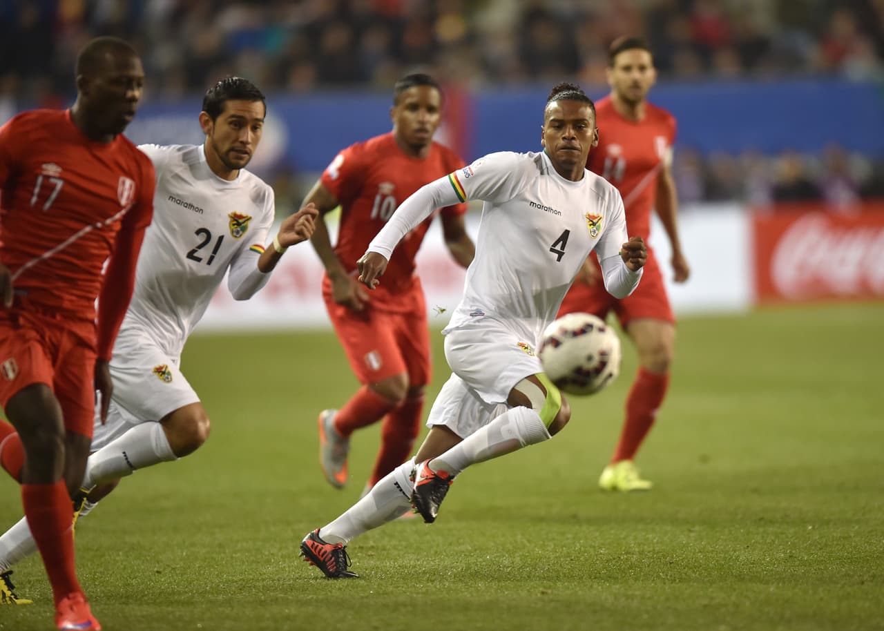 Sin embargo, el buen fútbol de los peruanos liderados por Claudio Pizarro, Jefferson Farfán y un inspirado Paolo Guerrero se fuer imponiendo al paso de los minutos.