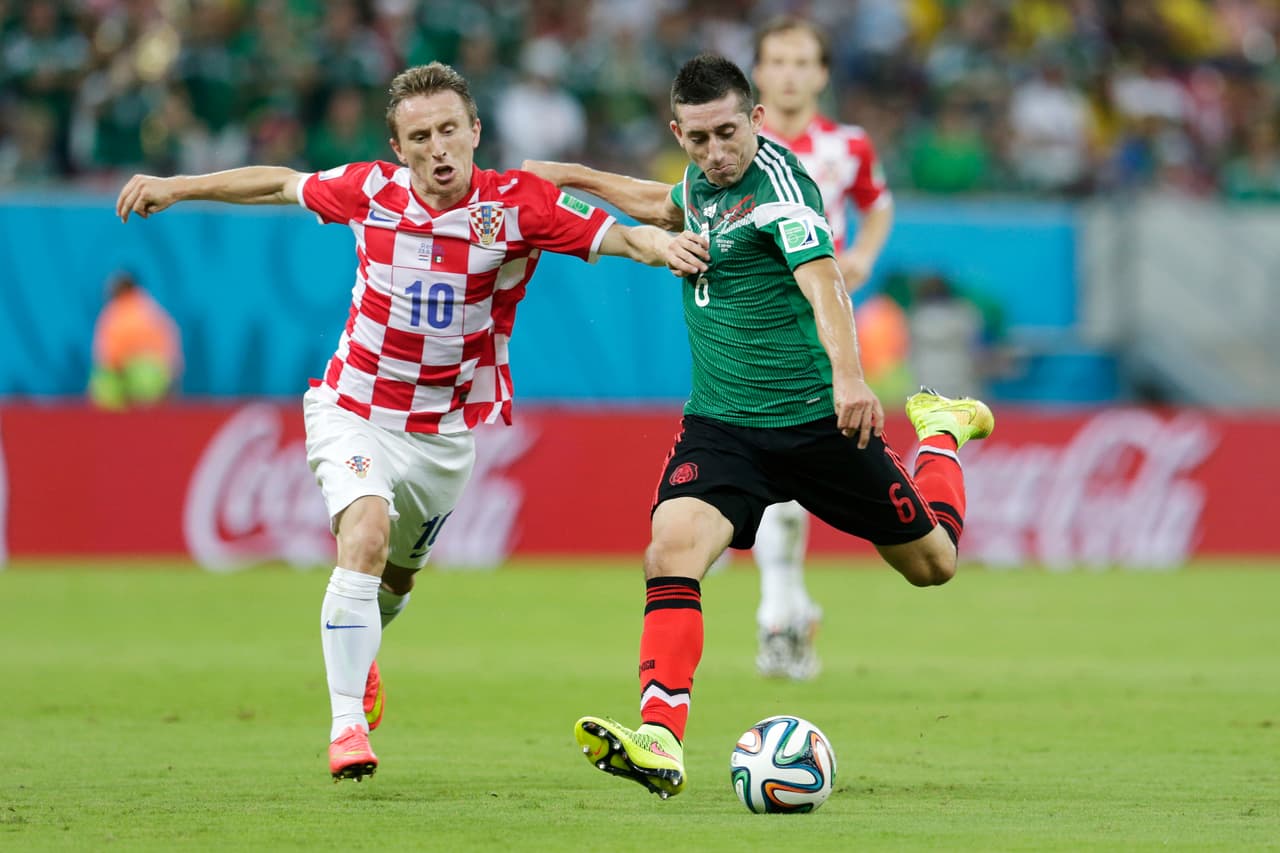 <b>Héctor Herrera (Mediocampista)</b>
<br>Conoce a la perfección a Herrera al igual que Guardado, aunque con Héctor compartió momentos con la camiseta del Porto en Portugal. Le encanta su nivel.