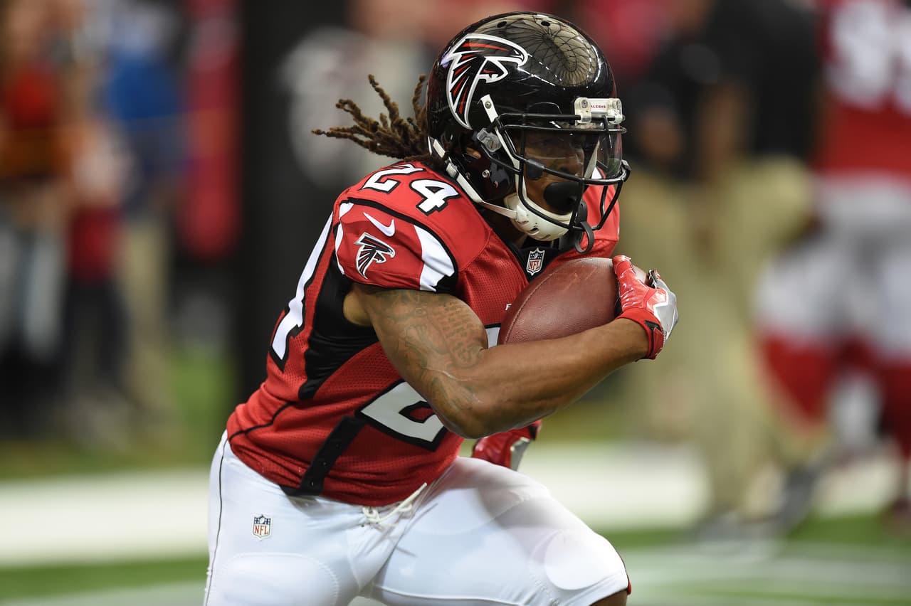 Atlanta Falcons running back Devonta Freeman (24) warms up before the first of an NFL football game between the Atlanta Falcons and the Green Bay Packers, Sunday, Oct. 30, 2016, in Atlanta. (AP Photo/Rainier Ehrhardt)
