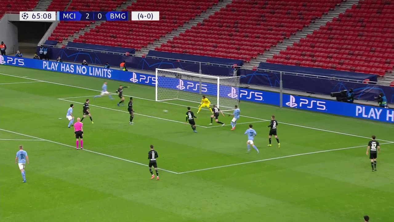 ¡TIRO ATAJADO! disparo por Riyad Mahrez.