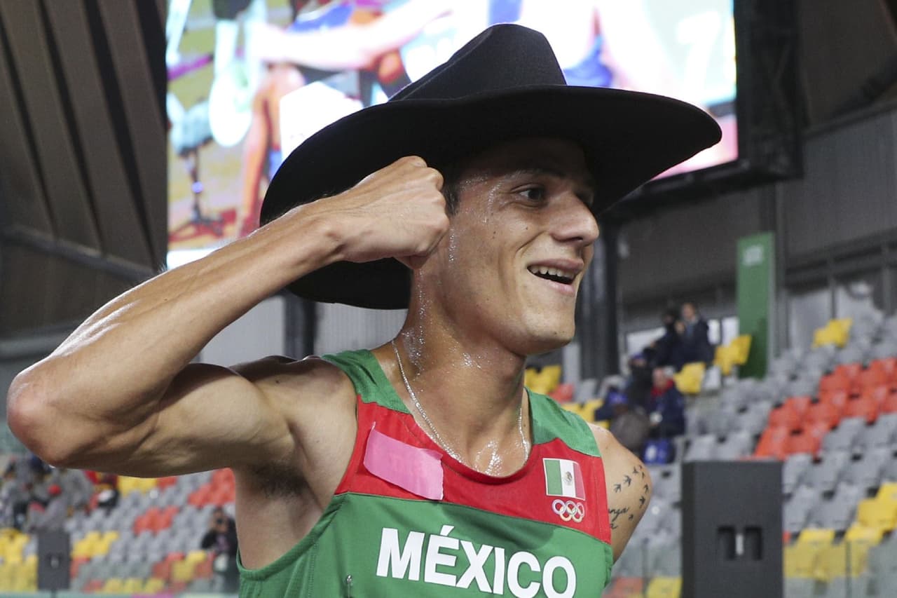 Fernando Martínez, campeón continental de los 5,000 m. planos.