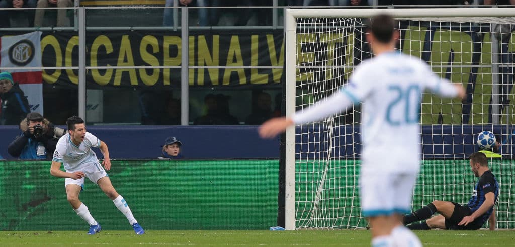 Con los neerlandeses debutó en la Champions League 2018-19; marcó dos goles.