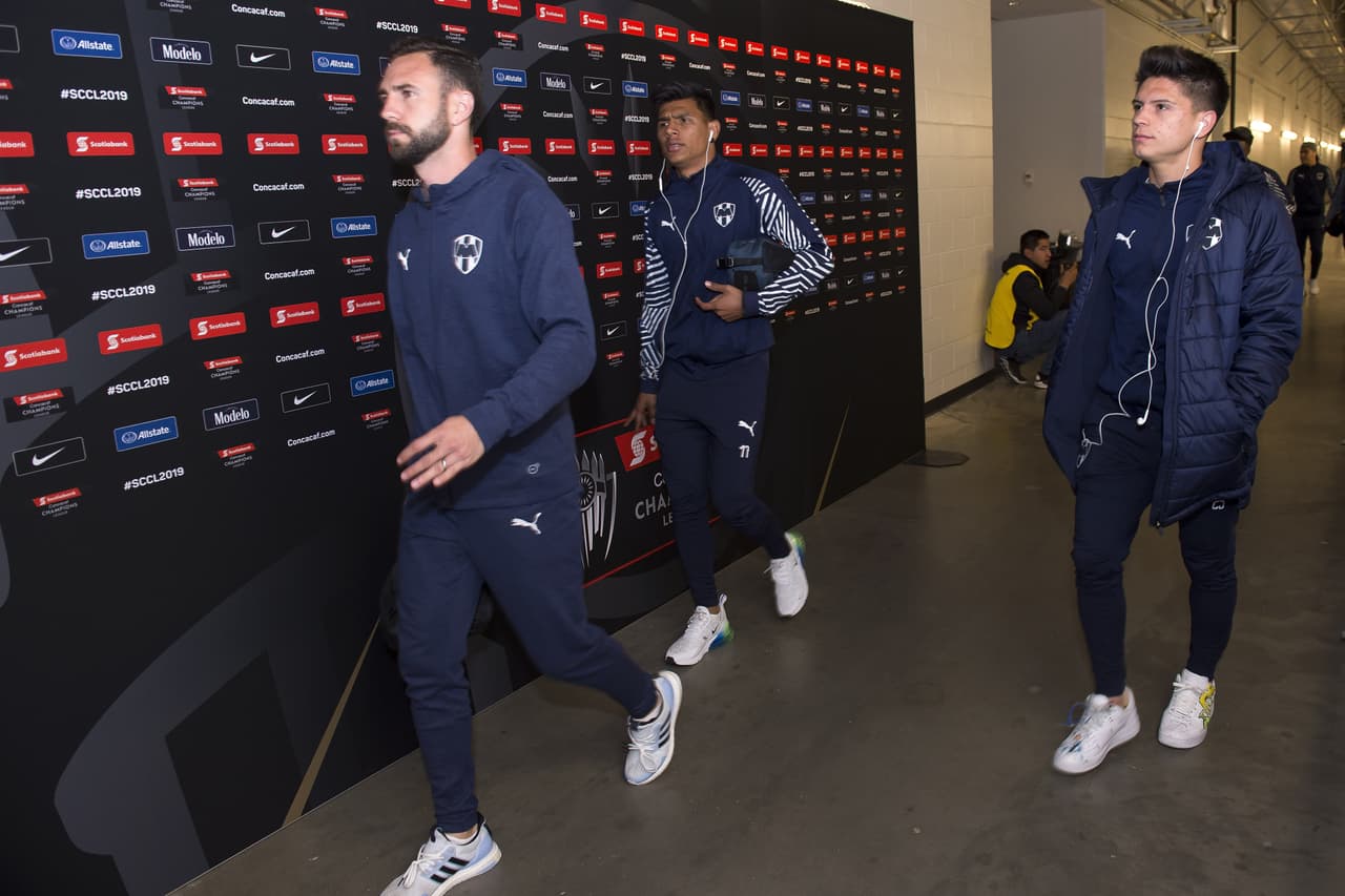 Este fue el ambiente dentro y fuera del Childrens Mercy Spark Stadium, en Kansas City, Kansas, para presenciar el partido de Vuelta de las Semifinales de la Concacaf Champions League entre Sporting Kansas City y Rayados del Monterrey en medio de una noche fría.