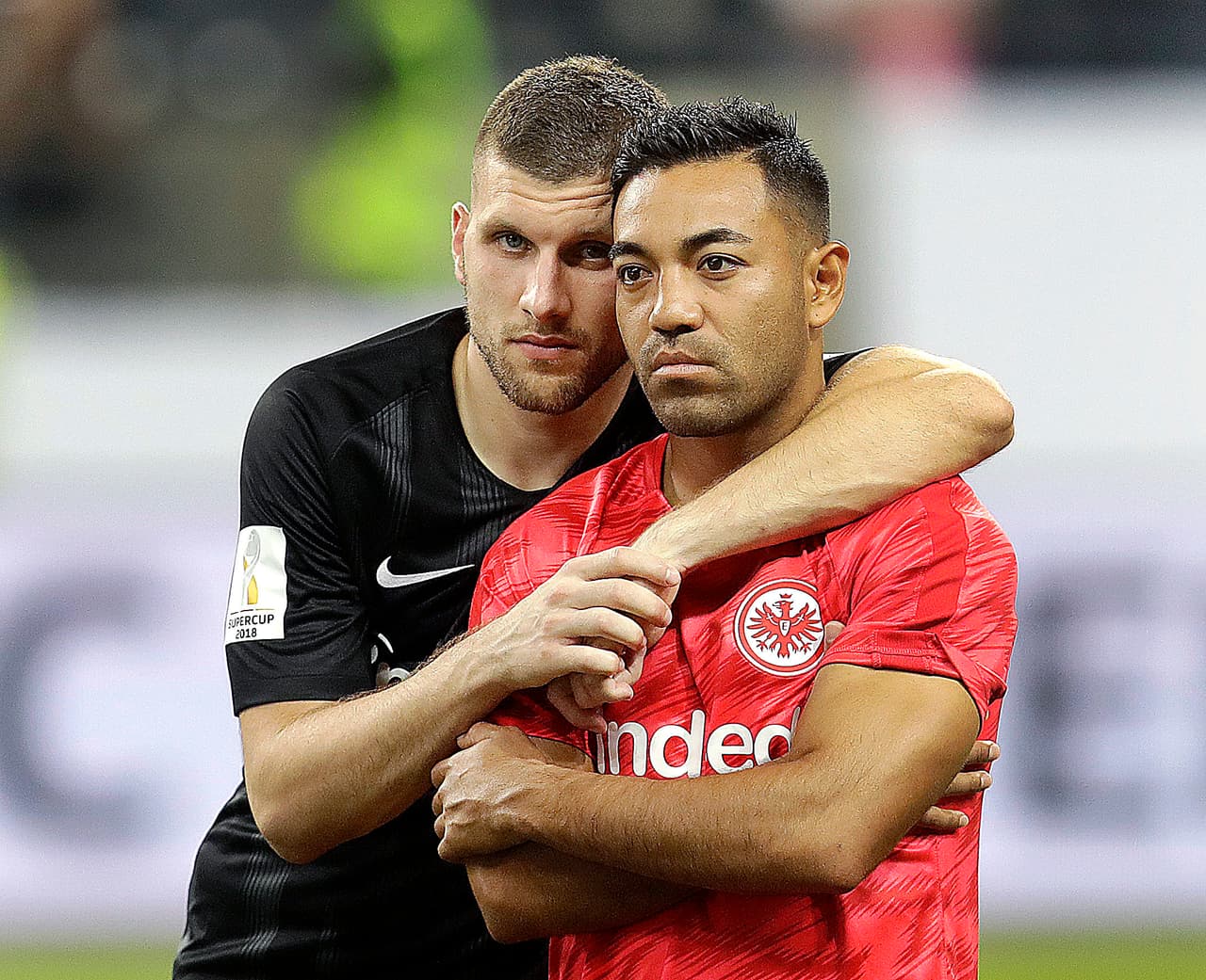 Marco Fabián: aún sin conseguir la confianza del entrenador Adolf Hütter, el mediocampista está disponible para el juego del Eintracht Frankfurt de este viernes ante Stuttgart. A penas ha participado en dos juegos esta temporada.