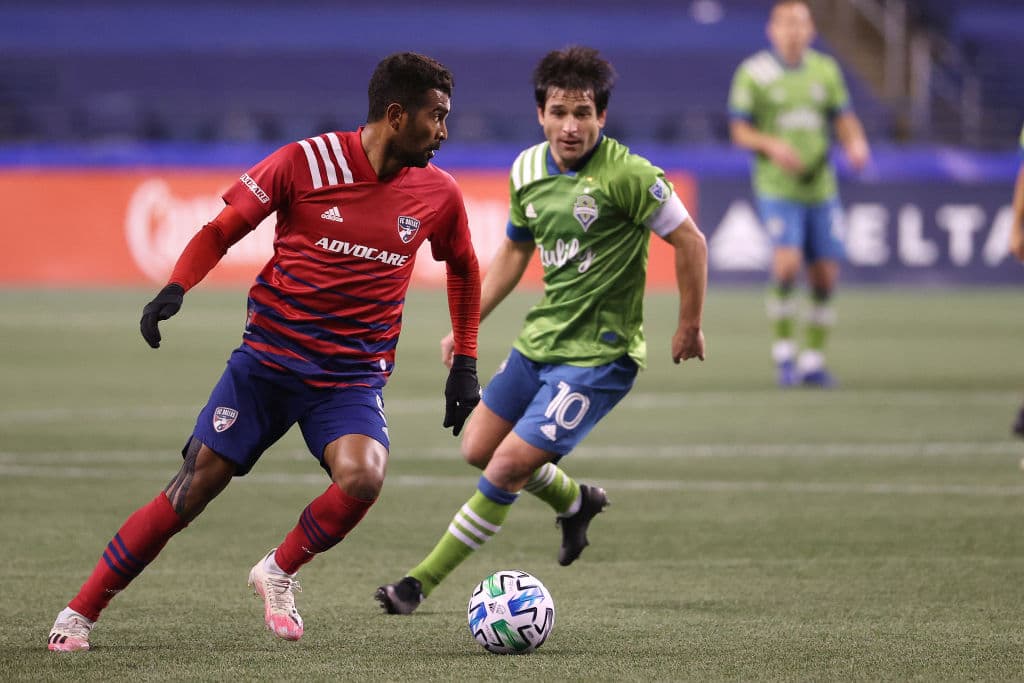 Con solitario gol de Shane O'Neill, Seattlo vence por la mínima Dallas y se meten a las finales de conferencia.